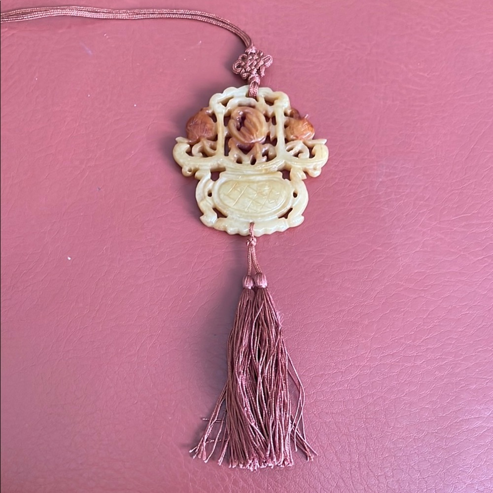 Elegant Cream and Brown Pendant Necklace - Picture 1 of 3